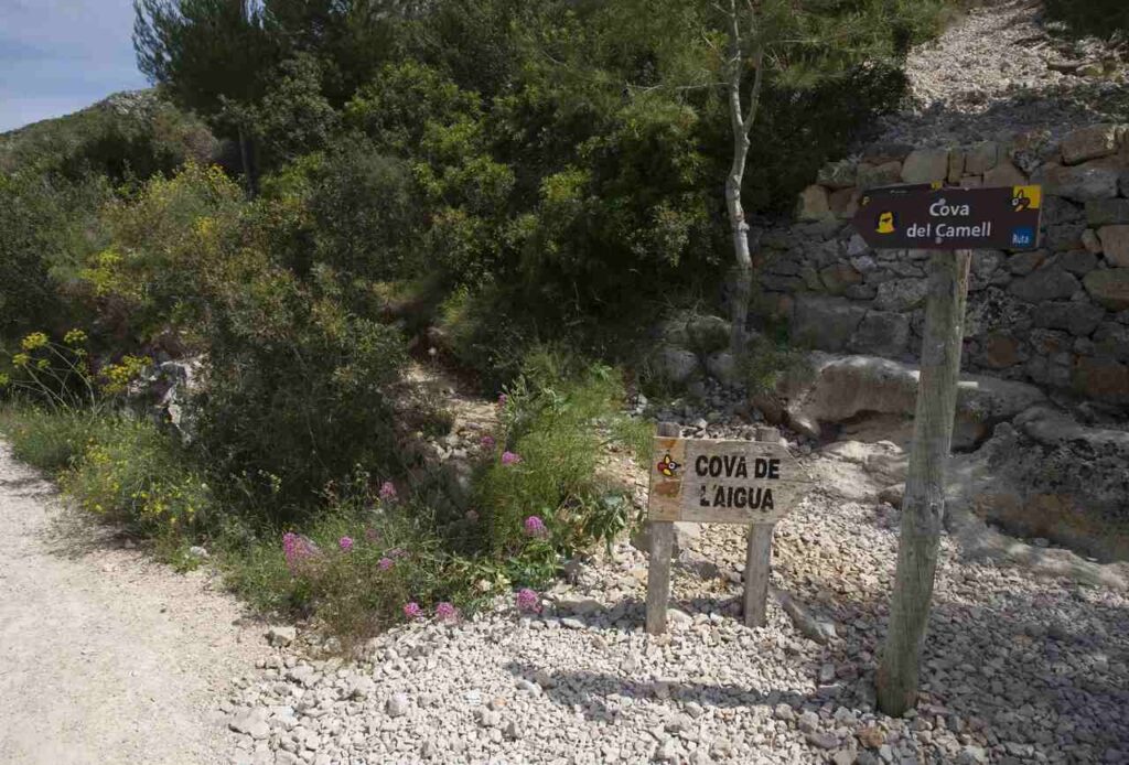 Cova de l'Aigua, Racó del Bou, Dénia: Ruta y Qué Ver - Wikiloc 1 Cova de l'Aigua