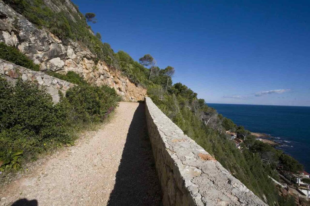 Descubre las Mejores Rutas de Senderismo en Dénia 2025 1 senderismo en Dénia